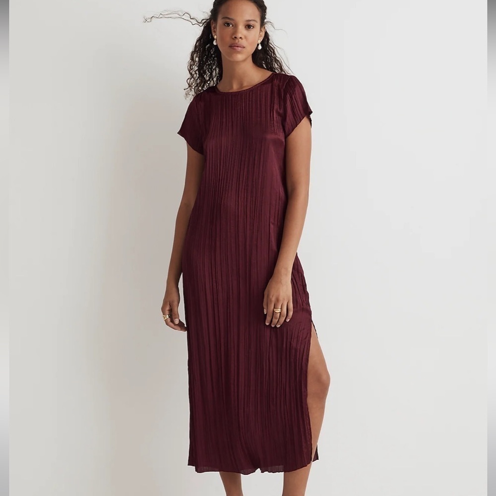 Madewell Short-Sleeve Slip Midi Dress in Plissé mulberry wine